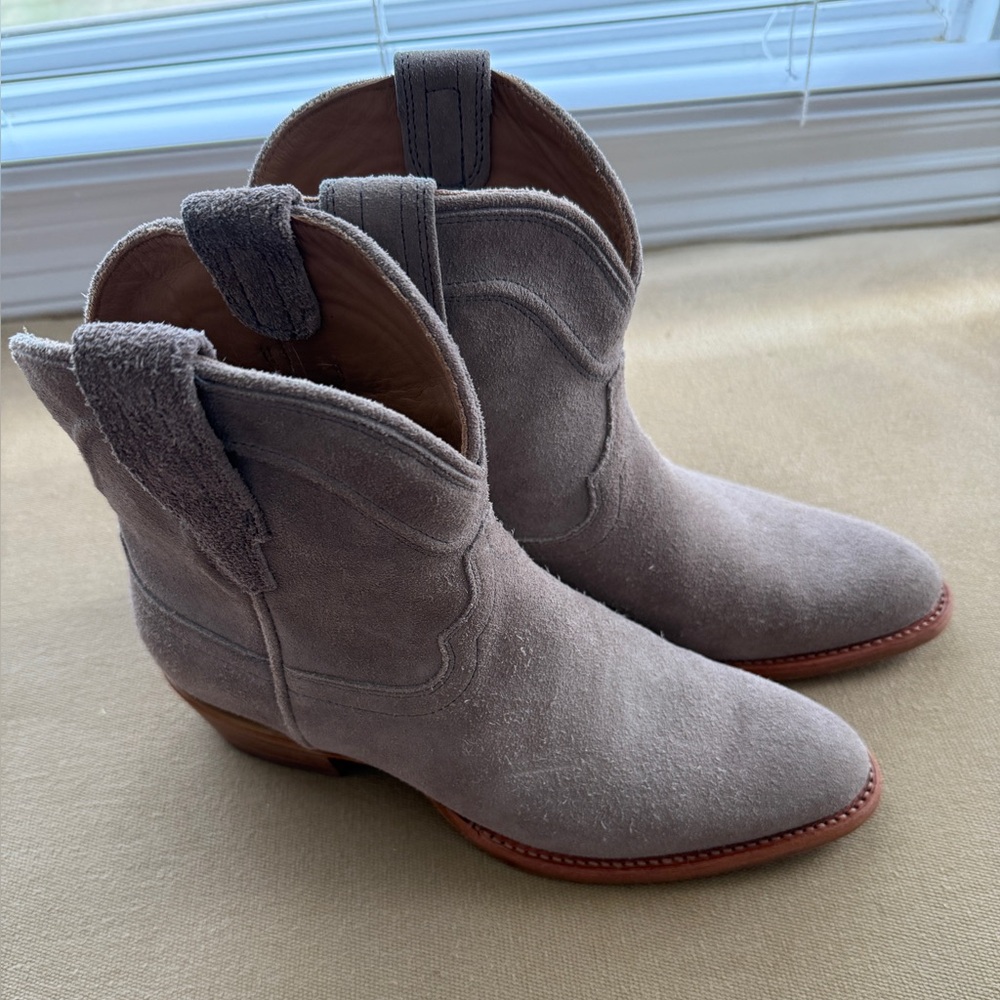 Tecovas “LUCY” Boot Size 7.5 
Worn Twice for a short time.